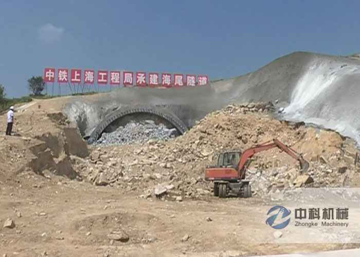 中铁上海工程局福厦客专拱顶带模草莓视频网站APP污污施工现场