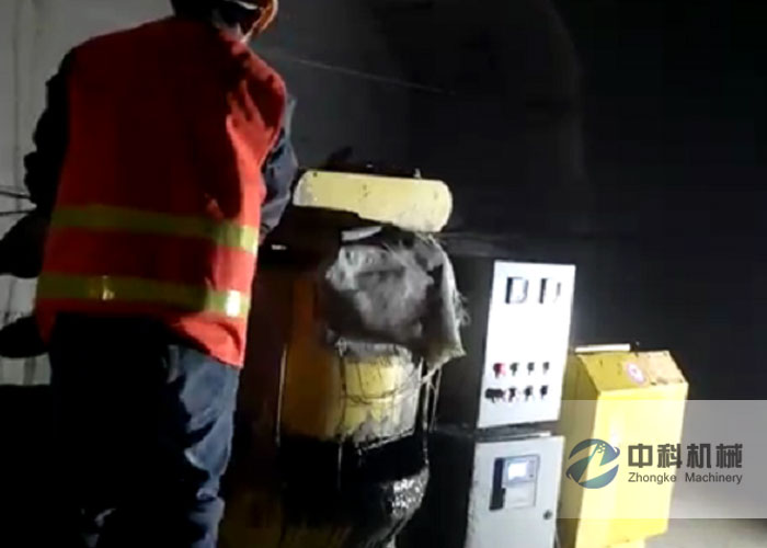 中铁三局兴泉铁路拱顶带模草莓视频网站APP污污施工现场