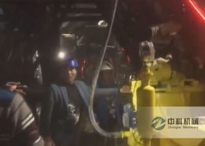 中铁一局拱顶带模草莓视频网站APP污污隧道二衬带模注浆施工现场